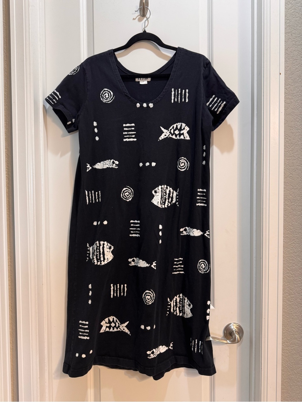 M Mac Black Fish Print Dress Large Short Sleeves Scoop Neck Armpit To Armpit 20”